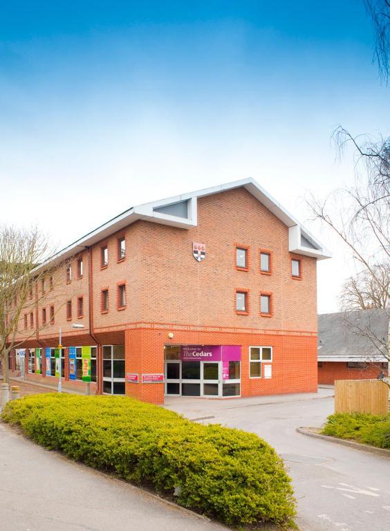 The Cedars Hotel Wokingham Exteriör bild